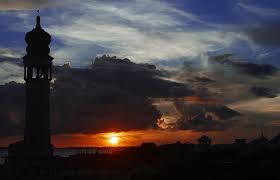 الثعبان من الحيوانات المكروهة يفسر رؤيته في المنام بطرق مختلفه ، عند رؤية ثعبان في المنام يدل على خلاف بين أهل البيت، وعند رؤيته يخرج من الانف فسوف ترزق بطفل. ØªÙØ³ÙŠØ± Ø­Ù„Ù… Ø³Ù…Ø§Ø¹ Ø§Ù„Ø£Ø°Ø§Ù† Ù„Ù„Ù…Ø±Ø£Ø© Ø§Ù„Ù…ØªØ²ÙˆØ¬Ø© ÙÙŠ Ø§Ù„Ù…Ù†Ø§Ù… Ù„Ø§Ø¨Ù† Ø³ÙŠØ±ÙŠÙ† Ù…ÙˆØ³ÙˆØ¹Ø© Ø§Ù„Ù…Ø¯ÙŠØ±