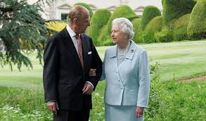 În 2015, ea a devenit cel mai lung monarh din istoria britanică. PrinÈ›ul Philip I96glkze8o3e2m Prins Philip Hertug Av Edinburgh Nn Kizzal Headandheart