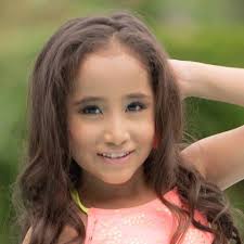 Monica Amaya's Instagram, Twitter & Facebook