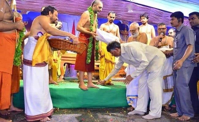 images?q=tbn:ANd9GcTdxq7Yh-DUXgtcY0NhNSt