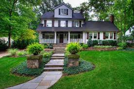 If you love birds, try adding a bird bath in the front yard, surrounded by flowers. Tips For Front Yard Landscaping Designs