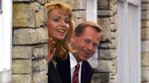 Před dvaceti třemi lety se podruhé oženil václav havel. Vyroci Svatby Vaclava A Dagmar Havlovych Jak Zvladla Havlova Roli Prvni Damy Zivot