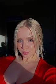 Kerry Womack's Instagram, Twitter & Facebook