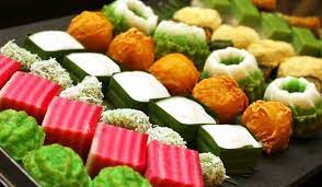 Makanan khas yang ada di indonesia menjadi salah satu daya tarik yang kuat bagi para wisatawan manca negara karena memang sangat lezat di lidah turis. Ini 5 Jenis Kuih Tradisional Kegemaran Ramai
