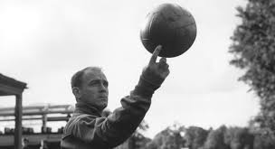 Don Alfredo Di Stefano has passed away at the age of 88 Images?q=tbn:ANd9GcTdy3YQfvRWekv1djuHIyih99rV2msaVt2jjxunfF15lfpYq-3P