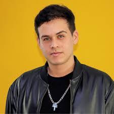 Aaron Estrella's Instagram, Twitter & Facebook