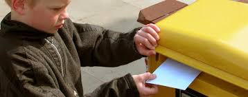 Was kostet ein brief oder postkarte innerhalb deutschlands? Portoerhohung Zum 1 April Kostet Der Standardbrief Bald 80 Cent Wirtschaft Tagesspiegel