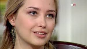 Родилась 2 января 1993 года в москве в семье российского режиссёра игрового кино и сценариста ильи шиловского и филолога светланы шиловской. Aglaya Shilovskaya Moj Geroj Youtube
