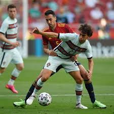 Vor 6 stunden nach kapitän sergio busquets ist in der spanischen nationalmannschaft auch diego llorente positiv auf das. 8ozjiwossb4zlm