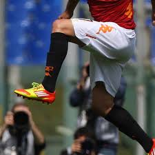 Il mio sogno è vincere lo scudetto, voglio affermarmi, raggiungere il top e giocare con il brasile. Roma Have The Market Cornered On Marquinho S Chiesa Di Totti