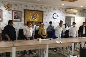 Sebelumnya, ketua umum partai emas hasnaeni mengabarkan tentang rencana deklarator partai demokrat max sopacua yan akan bergabung dengan partai era masyarakat sejahtera (emas). Max Sopacua Merasa Disingkirkan Dari Demokrat Seperti Turunkan Penumpang Angkot Di Pinggir Jalan Halaman All Kompas Com