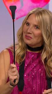 Familjen Lundgren bjuder grannarna på julskyltning