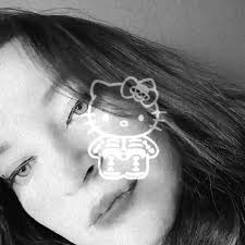 Voy hacer esto Nombre: Ela Edad: 20 Estatura: 1:62 Me gustan los animales  Team del invierno y verano Me gusta cantar y componer Color favorito el  turquesa Soy chica de casa Soy