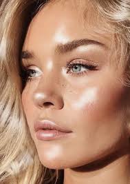Apply gold line under the eye and then smear it for a. Pinterest Kyliieee Sunkissed Glow Summer Makeup For Blue Eyes And Blonde Hair Blonde Balayag Blue Eye Makeup Green Eyes Blonde Hair Blonde Hair Green Eyes