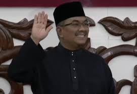 Eyalet anayasasına göre, kedah sultanı önce menteri besar'ı başkanlığa atayacaktır. Muhammad Sanusi From Pas Is The New Menteri Besar Of Kedah Malaysia World News