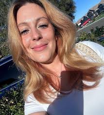 I am single need serious relationship Add me