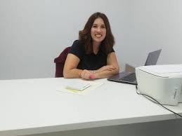 El taller de porno y jóvenes de Davinia, la acusada de hacer simular una  felación en una clase de Almería