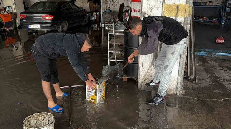 Diyarbakır'da iş yerleri sular altında kaldı İhlas Haber Ajansı