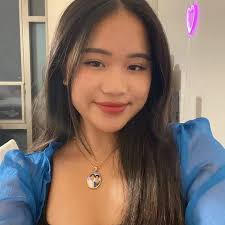 Hey everyone! My name is Noah Riggs I'm 20 and from Sacramento. I will be  transferring this fall to seventh college to study economics. Some hobbies  of mine include camping, playing guitar,