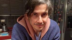 Debutó como actor en la teleserie a todo dar de mega. Detienen A Actor Alvaro Espinoza Tras Celebracion De Cumpleanos Que Supero Aforo Maximo Epicentro Chile