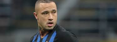 Radja nainggolan (28) sorgt nicht nur wegen seiner sportlichen qualität für aufsehen, sondern vor allem wegen einer gewohnheit: Radja Nainggolan Spieler Sollten Zigaretten Rauchen Durfen