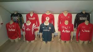 Historisch overzicht én verzameling van fc twente shirts. Jelle Uit Borculo Heeft Hart Verpand Aan Fc Twente Sommige Achterhoekers Hebben Blijkbaar Smaak Rtv Oost