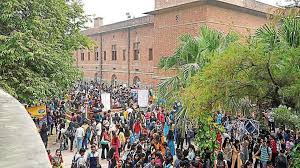 Du sol one of the largest educational institutions in india, with around 5 lakh students. Delhi University Plans To Turn North Campus An Integrated One Latest News Delhi Hindustan Times