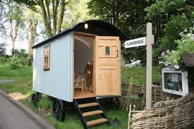 Wohnraumerweiterung Auf Vier Radern Homify Homify Hirten Hutte Gartenhutte Landhausstil Hauser