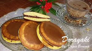 Nah, ternyata resep dorayaki ini cukup praktis dan tidak sulit cara membuatnya, sehingga anda bisa dengan mudah membikinnya sendiri di rumah. Dorayaki Mudah Kuih Doraemon Japanese Pancake Youtube
