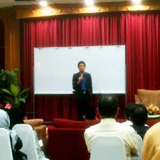 Beliau juga pernah bertugas di istana negara, jabatan perdana menteri dan setiausaha persekutuan sarawak. Pejabat Setiausaha Persekutuan Sarawak 38 Visitors