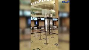 يقع مطار الملك خالد الدولي في الرياض على بعد 35 كيلومتراً إلى شمال المدينة. Jitso8igbsuukm