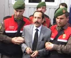 İstanbul polisinin yeniden etkin olmaya çalışan karagümrük çetesi'ne yönelik operasyonunda gözaltına alınan 13 kişi adliyeye sevkedildi. Karagumruk Cetesi Lideri Ergin Veli Kucuk E Yonelik Tehditlerine Devam Etti Haberler