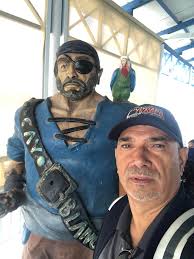 A 130 kilómetros al este de La Habana se encuentra Varadero, situada en la  península de Hicacos, en la provincia Matanzas. Hermoso lugar turístico de  Cuba donde se la pasa bien.