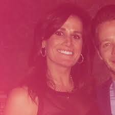 Elizabeth Hession's Instagram, Twitter & Facebook