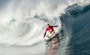 Illustrator joão catarino had the crowd by his side while revisiting his travels through our coastline alongside pedro adão e silva. Frederico Morais Defronta Adrian Buchan No Rip Curl Newcastle Cup Surf Publico