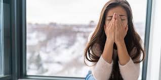 Depresi adalah gangguan kondisi emosional individu yang ditandai dengan perasaan sedih, murung, putus asa, tidak percaya diri, merasa bersalah, kehilangan minat, menyendiri dan merasa tidak. Sertraline Untuk Atasi Depresi Ketahui Efek Sampingnya Yang Beragam