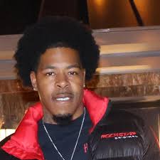 BREAKING WOMAN CHARGED WITH ASSAULTING HER PREGNANT SISTER Armani has the  blue hair, Jahniya has the red hair. The sisters were 'throwing hands' with  each other in a physical confrontation. Who won?