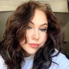 Anna Winslow's Instagram, Twitter & Facebook