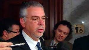 Dupuis sommé de partir