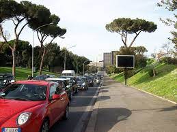 Per gli amanti dello shopping, invece, due tappe assolutamente da non perdere sono via del corso e via veneto. File Roma Via Cristoforo Colombo Eur Jpg Wikipedia