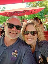 New Holland Tasting Rooms has Live Music tonight with Kamrynn Weber. 🎶 🎤  🎹 🍹