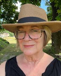 Meet Lydia Ellis — a Georgia native and accomplished painter with over 38  years of teaching experience. Trained at Georgia State University with a  focus