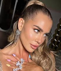 Wie findet ihr das neue Playboy Cover?🙈 🙊🐰 Ab jetzt im Handel 🙉 Playboy  Deutschland Mittwoch wird es wieder sehr spannend 😱 Die Bachelorette RTL