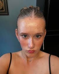 Allison Seitz's Instagram, Twitter & Facebook