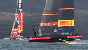 Con la cerimonia conclusiva, avvenuta sul main stage dell'america's cup village di auckland, la prada cup è stata consegnata all'equipaggio di luna rossa prada pirelli, divenuto sfidante della 36 esima america's. Vela America S Cup Luna Rossa Domina Ineos Poi Si Arrende A New Zeland La Repubblica