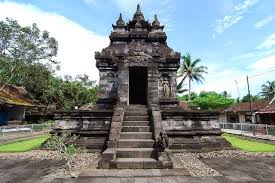 Meskipun begitu situs ini memiliki daya tarik sendiri untuk dikunjungi. Sejarah Candi Pawon Jawa Tengah Lengkap Sejarah Lengkap