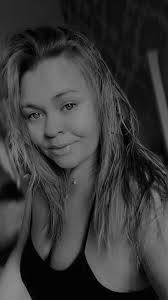 Lottie Leonard's Instagram, Twitter & Facebook