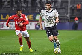 Loris benito souto, nado en aarau o 7 de xaneiro de 1992, é un futbolista suízo, de orixe galega. Sheffield United Eye January Move For Bordeaux Full Back Loris Benito Daily Mail Online