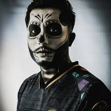 Jersey conmemorativo Día de muertos 🕯. Recordar con amor y cariño a  nuestros seres queridos, es un homenaje que trasciende hasta la eternidad.  Ya disponible en Atletishop. *Edición limitada a 150 piezas. #SomosPAZion