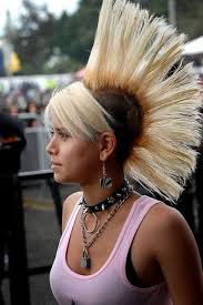 Hledejte obrázky na téma mohawk účes. Mohawks With Colors The Haircut Web Punk Hair Punk Girl Punk Rock Girls